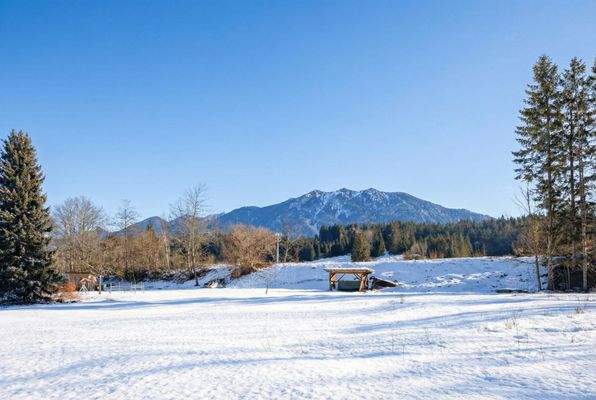Weitläufiges Grundstück mit Panoramabergblick