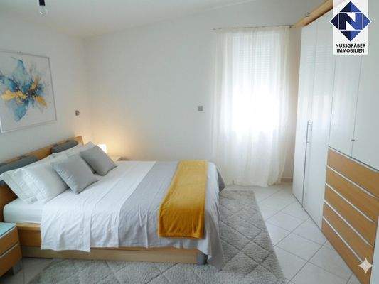 Schlafzimmer Foto digital optimiert (KI-gestützt)