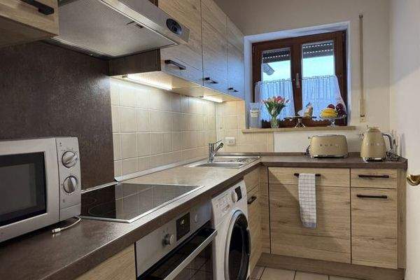 Küche mit Waschmaschinenanschluss