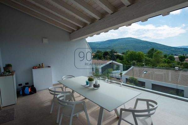 Eckreihenhaus-Villa mit großem Garten in Castion Veronese - Gardasee