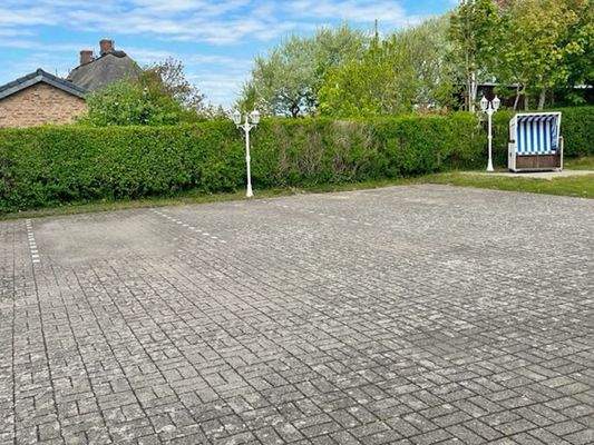 Vier weitere PKW-Stellplätze