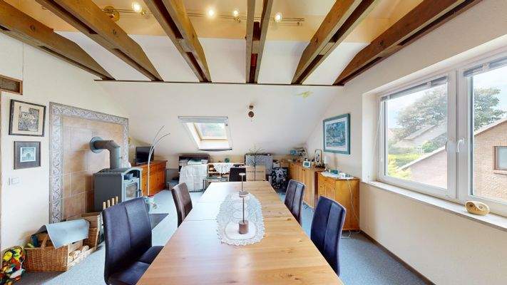 Großes Esszimmer DG