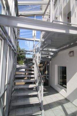 Treppenaufgang zur zweiten Büroeinheit