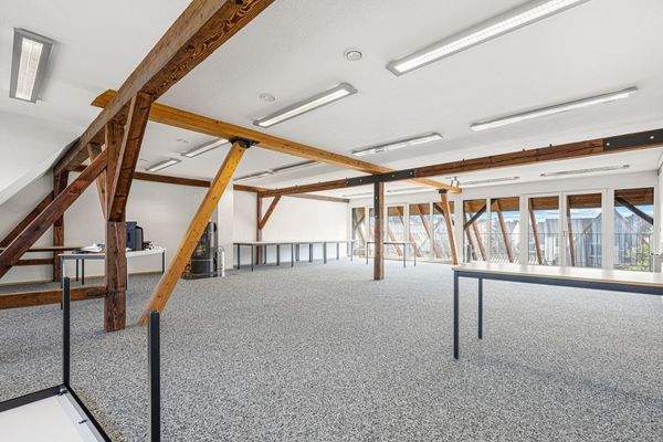 2. OG -  Großer Raum / Eventküche / Umwandlungspotenzial