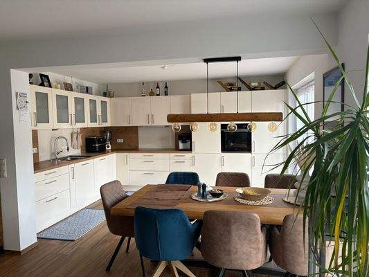 Einbauküche mit Essecke 