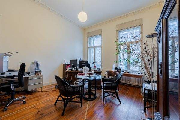 Dielenböden und Doppelkastenfenster 