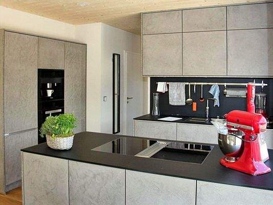 hochwertige Einbauküche mit Geräten