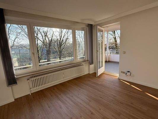 Blick auf den Balkon in Süd-Westlage.jpeg