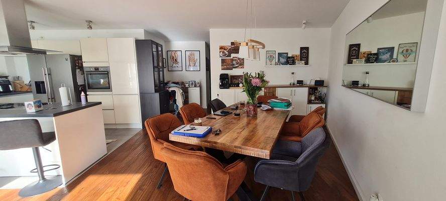 Teilansicht von der Küche und dem Eßbereich.jpg