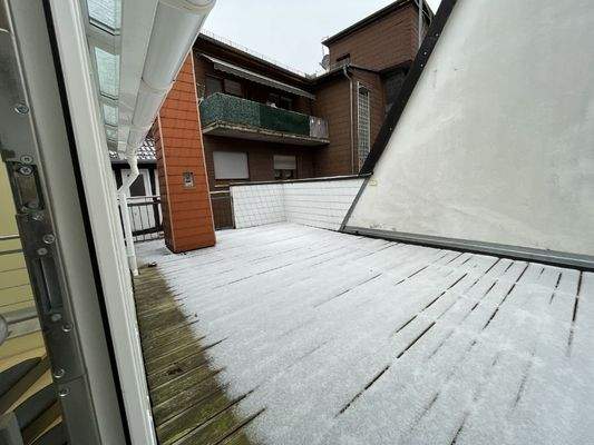 sehr große Dachterrasse
