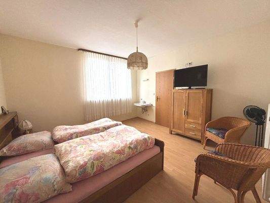 Schlafzimmer m. Bad Wg 1 1. OG