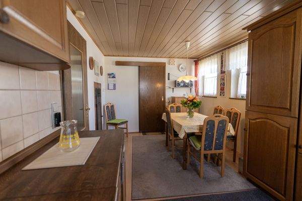 Erdgeschoss, Küche mit Essbereich 