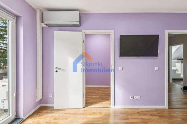 Schlafzimmer mit Ankleidezimmer