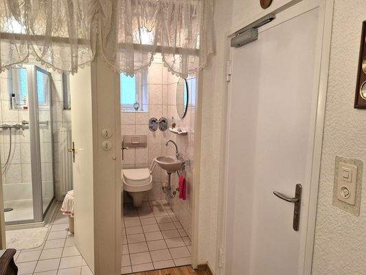 Bad und Gäste-WC, Eingangstür