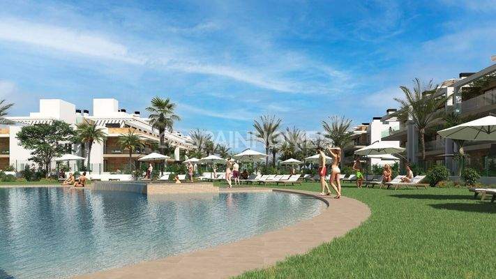 Elegant Golf Apartments Near the Sea in Los Alcázares