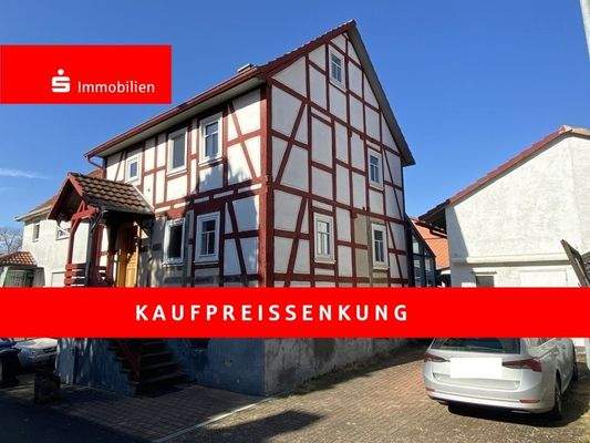 Eingangsseite, Stellplatz und Nebengebäude