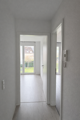 Flur 1. OG mit Blick in den Garten