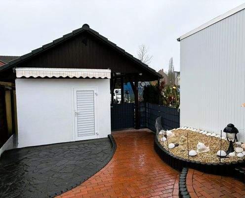 Eingangsbereich mit Terrassenfläche