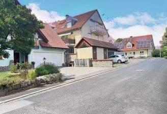 Lichtdurchflutete Wohnung im Dachgeschoss – Perfekt für Singles und Paare