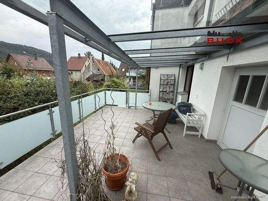 überdachter Balkon