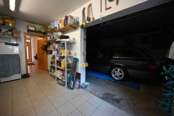 Werkstatt u. Garage für 2 PKW