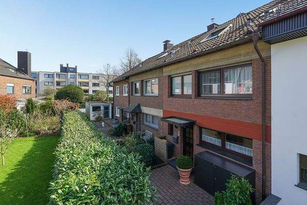 Vorderseite mit Hauseingang