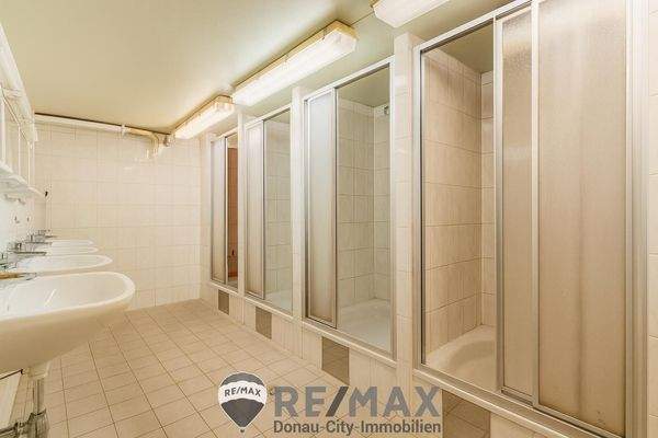 Bild 15, Duschraum, Keller