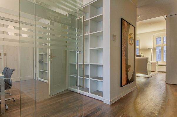 Blick Raum1 zum Empfang