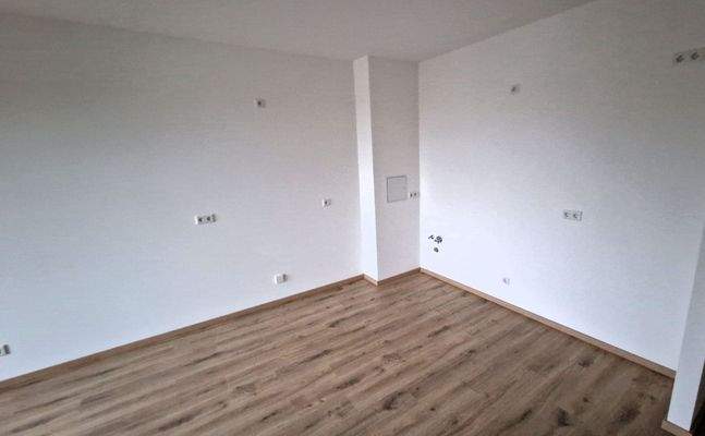 Helles Zimmer mit Parkett