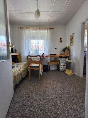 1 Raum mit Durchgang 2. Raum 