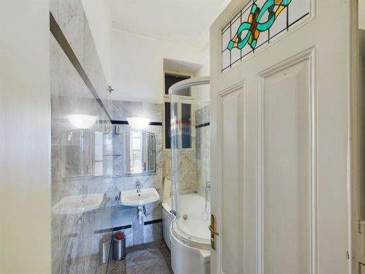 1715416096_cam02458g0-pr0084-still016