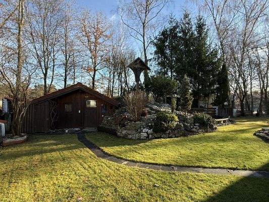 Gartenbereich mit Teich