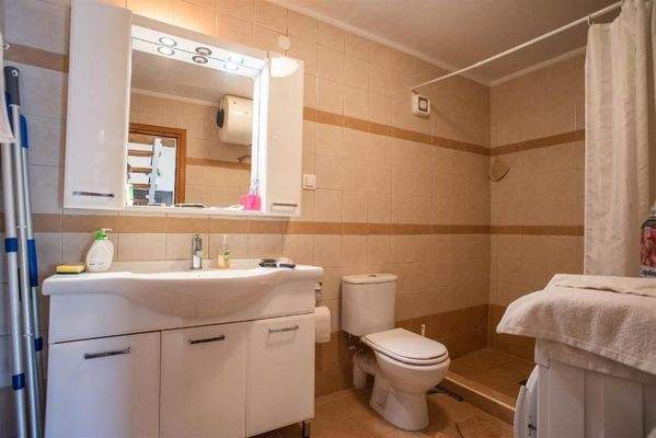 Kreta, Tavronitis: Villa mit Meerblick und 3 unabhängigen Apartments zu verkaufen