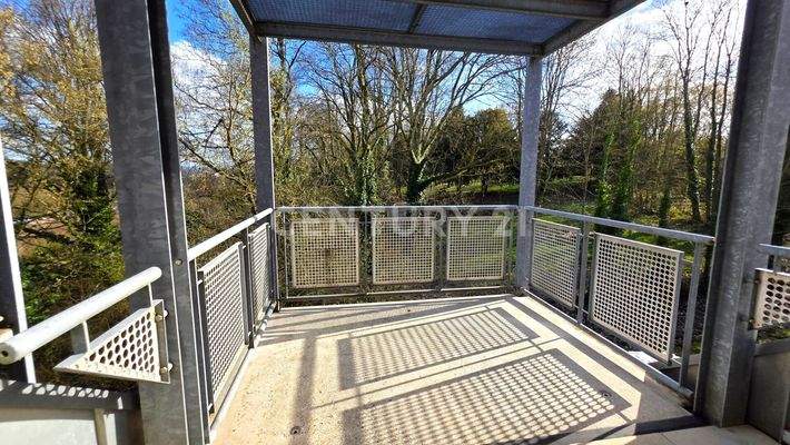 Attraktiver Balkon mit Blick ins Grüne