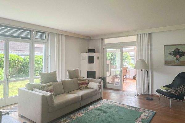 Wohnzimmer mit Blick zum Wintergarten