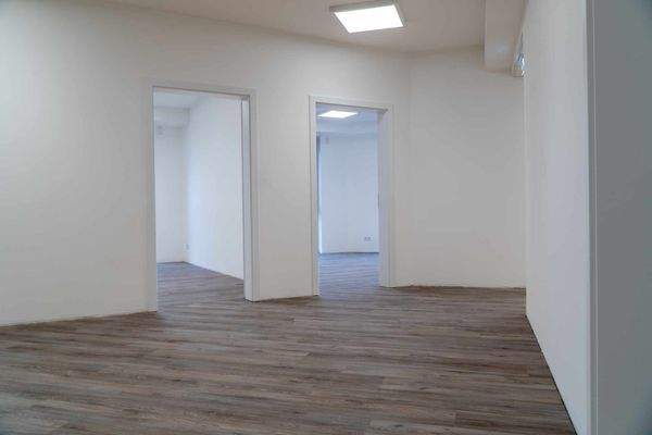 Bereits fertiggestellte Praxisfläche als Vergleich