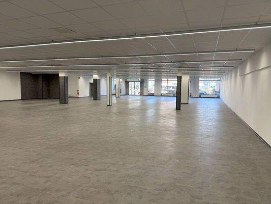 sehr große Verkaufsfläche