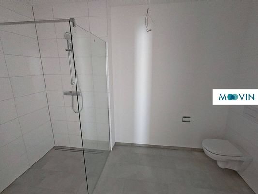 Ansicht II: Badezimmer mit Walk-In-Dusche