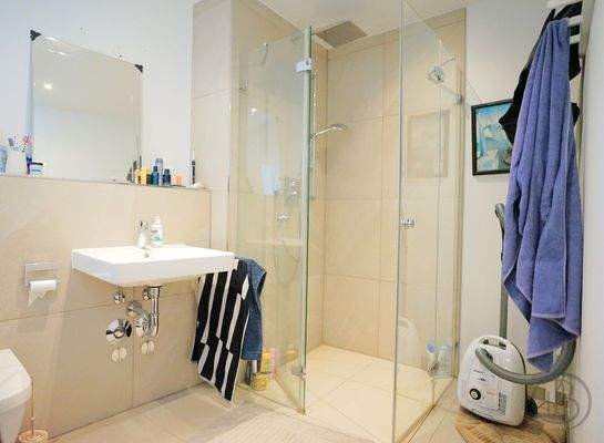 Badezimmer mit Dusche