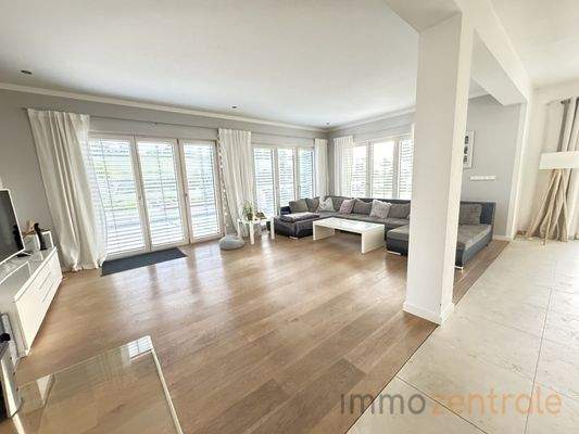 F3CC0731-8E16-4073-AD8C-5643E36FEAFA_1_102_o