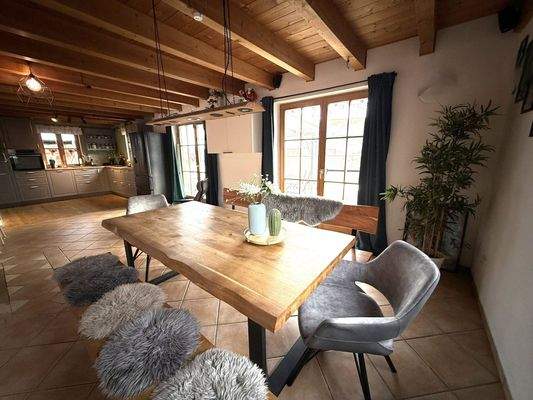 und genügend Platz für Esstisch