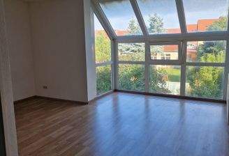 Wohn- und Schlafzimmer