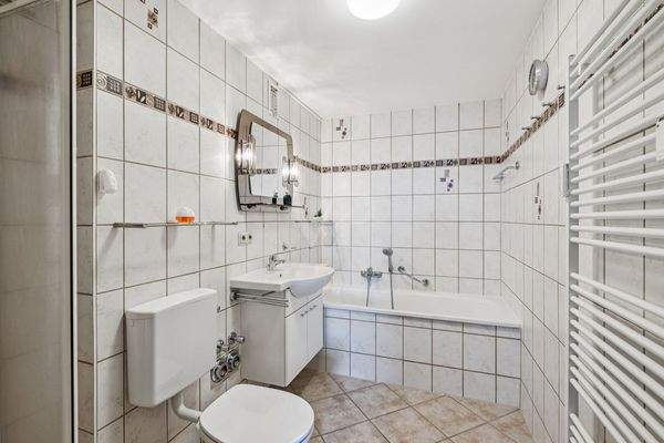 Badezimmer mit Dusche