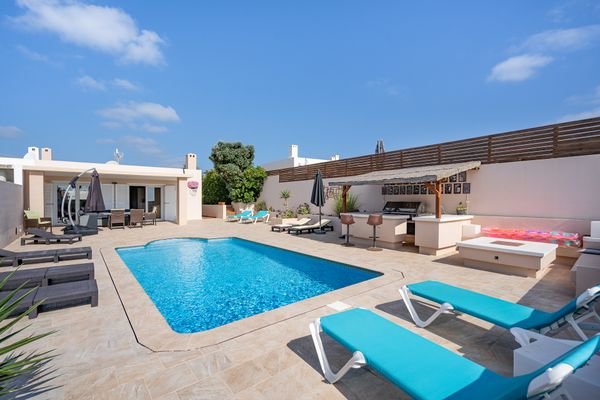 Schöne Doppelhaushälfte mit Pool und Meerblick in Cala Llonga in der Nähe von Mahón und Cala Sa Mesquida