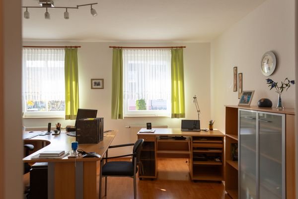 Arbeitszimmer (2).jpg