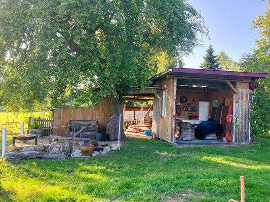 Freisitz mit Gartenlaube 