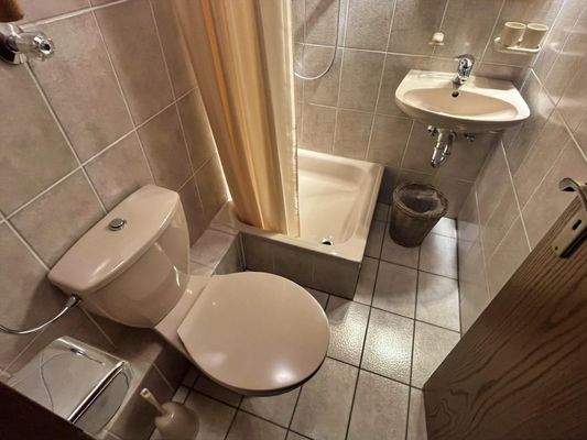 Zusätzliches Gäste WC /Duschbad im OG