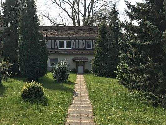 Eingang zum 2. freistehenden Haus mit ca 190 m² Wohnfläche auf 2 Etagen.