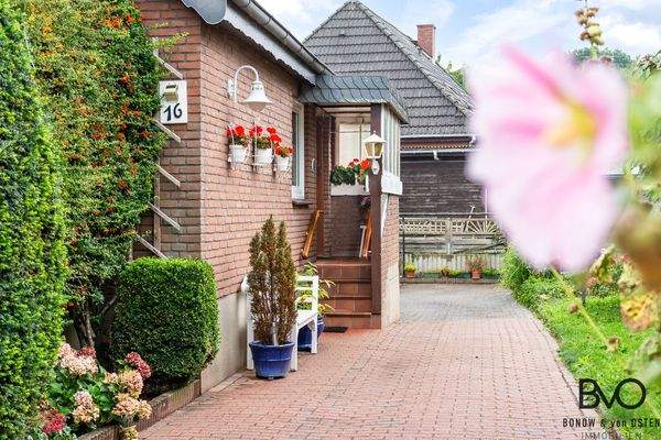 Auffahrt zum Grundstück