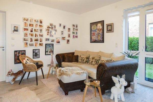 im lichtdurchfluteten Wohnbereich